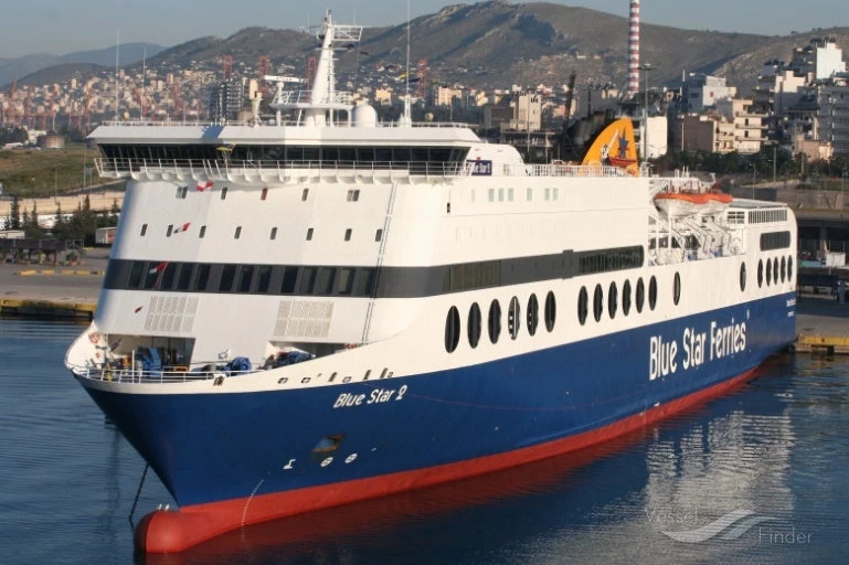 Στον Πειραιά γυρίζει εκτάκτως το Blue Star 2 το οποίο βρισκόταν εν πλω – Αγωνία για τους επιβάτες